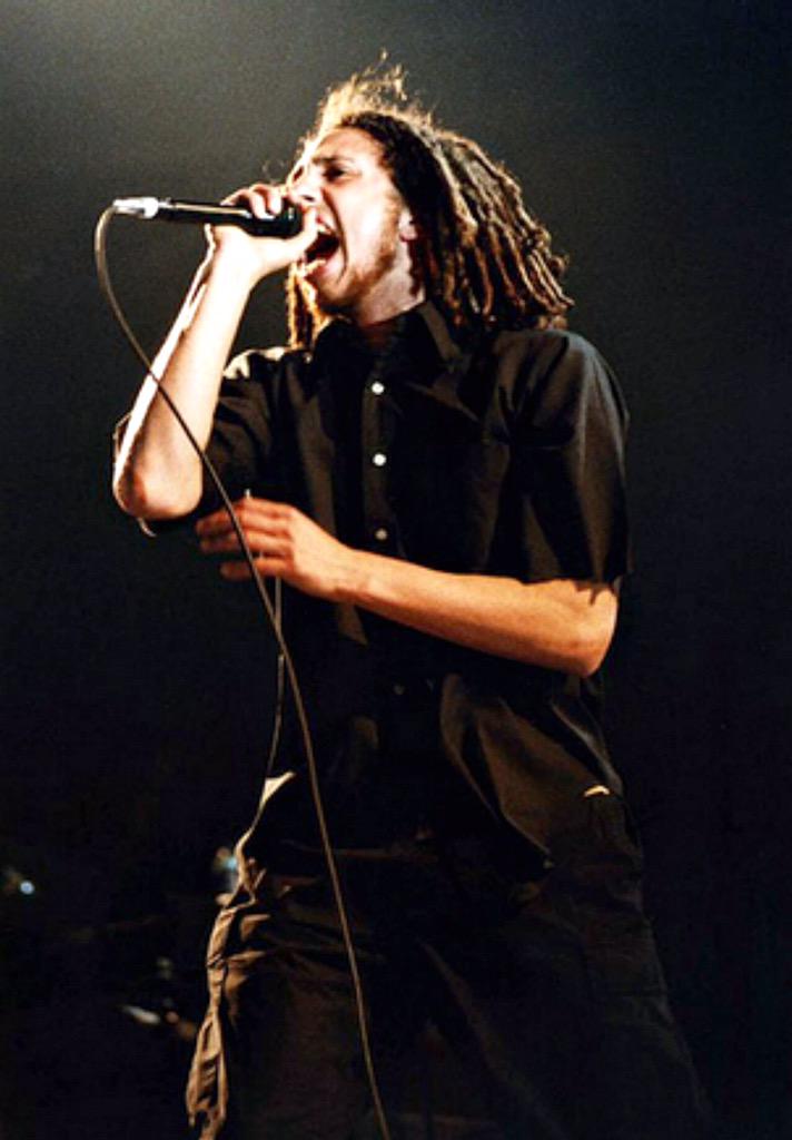 Happy birthday to this legendddd! Zack de la Rocha man 