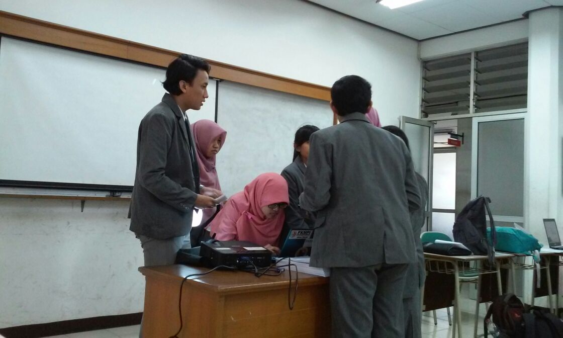 ABD42013's tweet photo. Semangat sidang SBP 1nya kawan @resrestiii @anggiaMS @nindyfaizah @naftaghaniyu @astiandini_h 👊💪💪💪 http://t.co/5K3jH03J1b