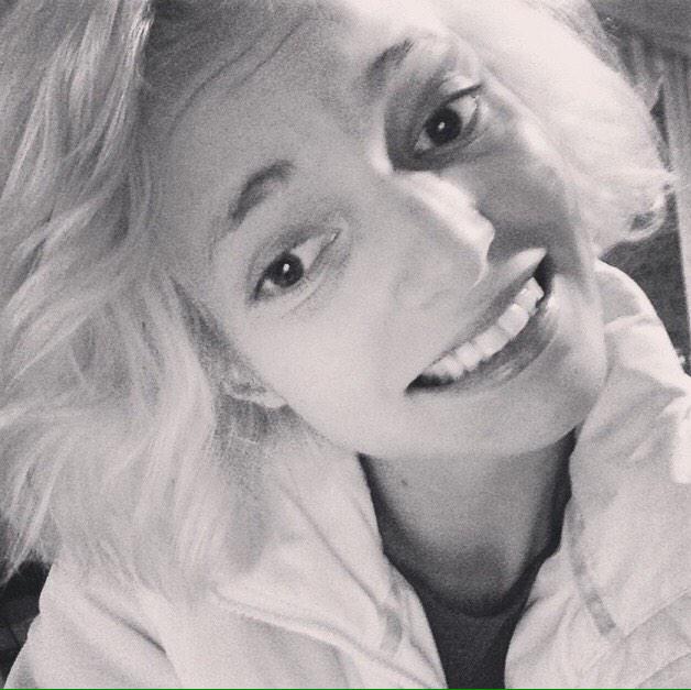 Cblondebary's tweet photo. I miss my long hair. http://t.co/yCdqzWDztk