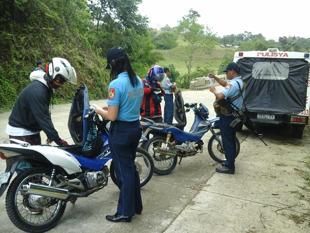 Cabanglasan_MPS's tweet photo. 13 Jan 2015, conducted police checkpoint at Bobonawan Bridge, Brgy Mabdaing, Cab, Buk. @BUKPPO_PCR @Bukppo_PD http://t.co/sbGbPoaGr5