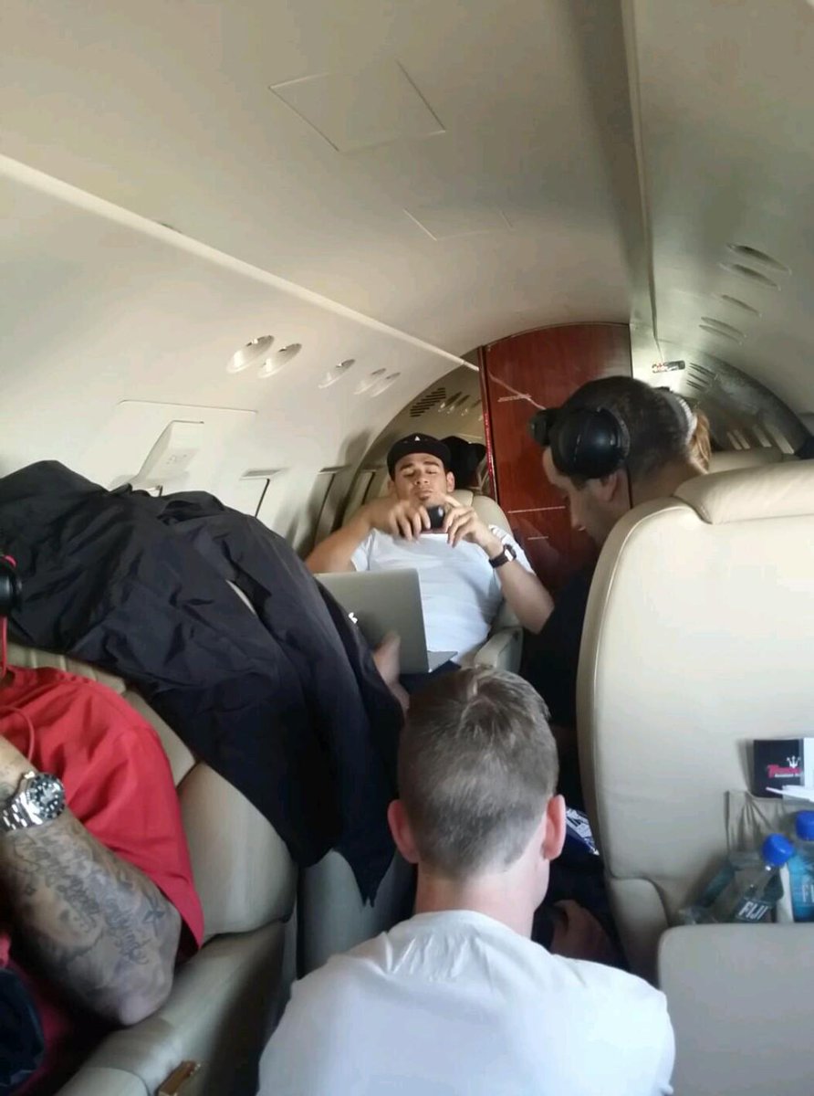 Afrojack247's tweet photo. that one time @djafrojack and I were taking pics of eachother on the #Afrojet http://t.co/UTgak8xrn8