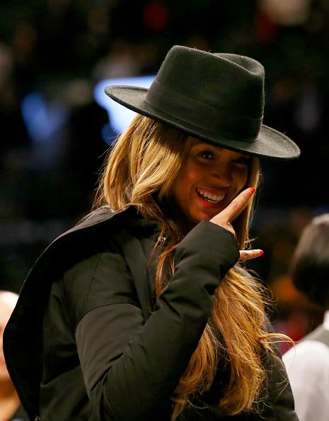 sudamnese's tweet photo. Cute RT @BeyonceIndo: Beyoncé #NetsGame http://t.co/ELtzZhCzUU