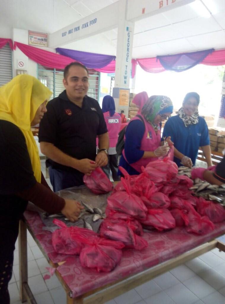 TengkuAdnanReal's tweet photo. Tahniah sukarelawan UMNO WP you are the best http://t.co/WdsvEMDfRE