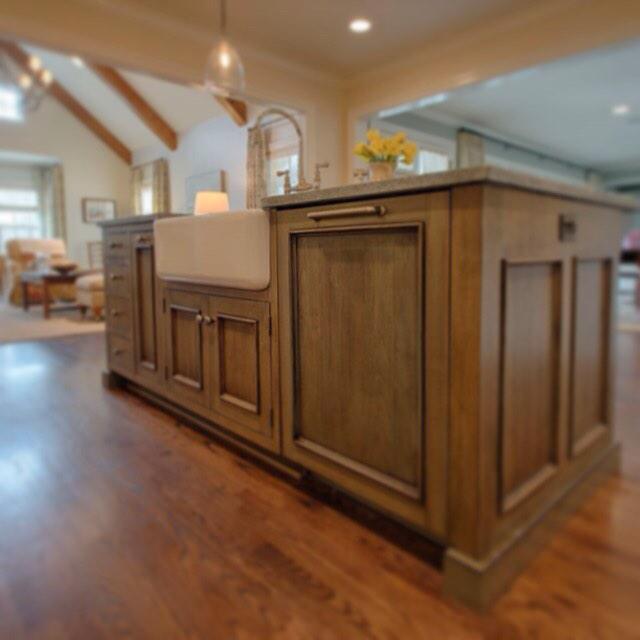 ParksCabinets's tweet photo. alder  #island.  #soapstone countertops.  #rohl sink.  #kitchen http://t.co/TGfpJvLpu9