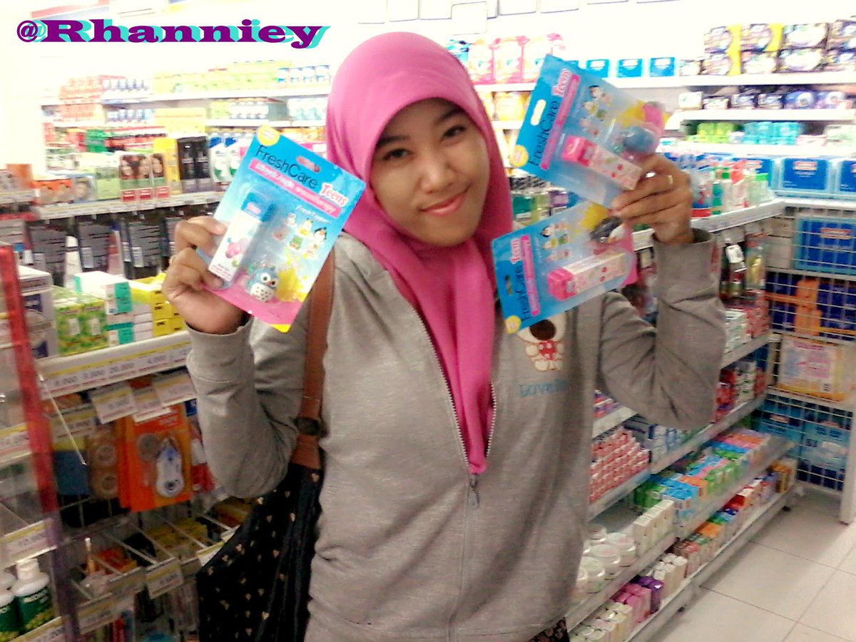Rhanniey's tweet photo. #FreshEverywhere Ranny Setya, berburu Freshcare teens di Indomaret Lidah Wetan, Surabaya :D @FreshCareTeens http://t.co/3WIYdnIyFi