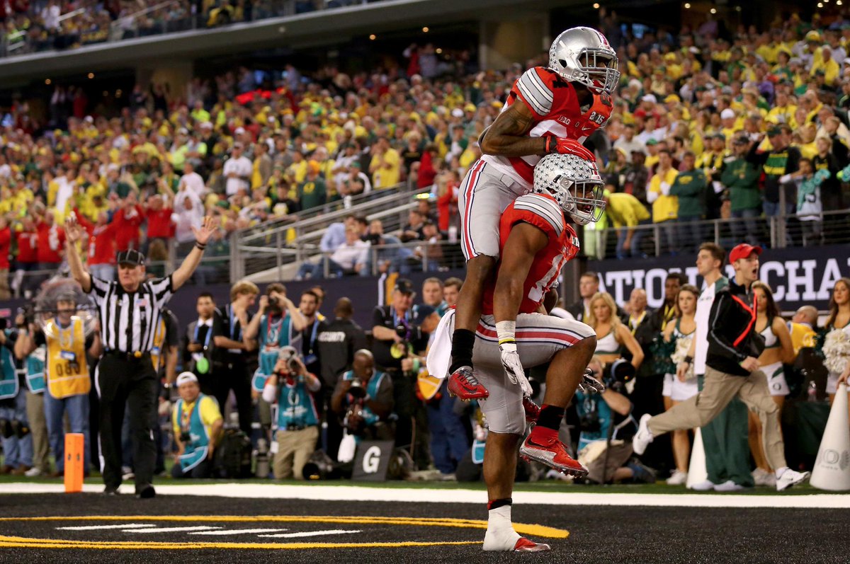 SportsCenter's tweet image. Ezekiel Elliott showing up in big games for Buckeyes. He has run for more than 200 yards in 3 straight games.