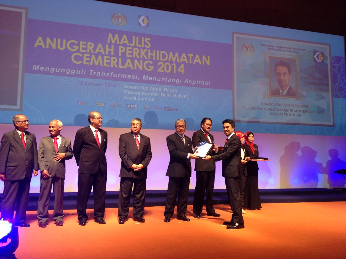 KPDN_HQ's tweet photo. Tahniah kpd 238 pnerima #APC2014 & slmat bertugas dgn lebih cemerlang
"Mengungguli Transformasi,Menunjangi Aspirasi" http://t.co/AsaTdAx2D2