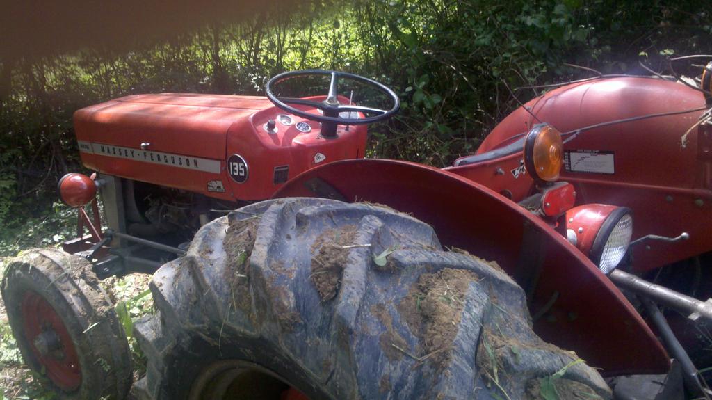 michael8420's tweet photo. @ShaneWootenBand oh ya i got a Massy Ferguson 135 #goodasstractors #deerfoodplot http://t.co/O9Yi2h9cu9