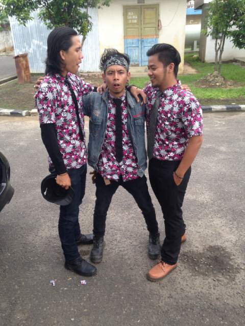DodotCikidutsz's tweet photo. Yang D. D2cp"@TrioCCC: Yang mana yang paling jelek "A. @fadhlanCiboy" "B. @DodotCikidutsz" "C. @aricikhuy" ??? http://t.co/aZ61EwXbH7"