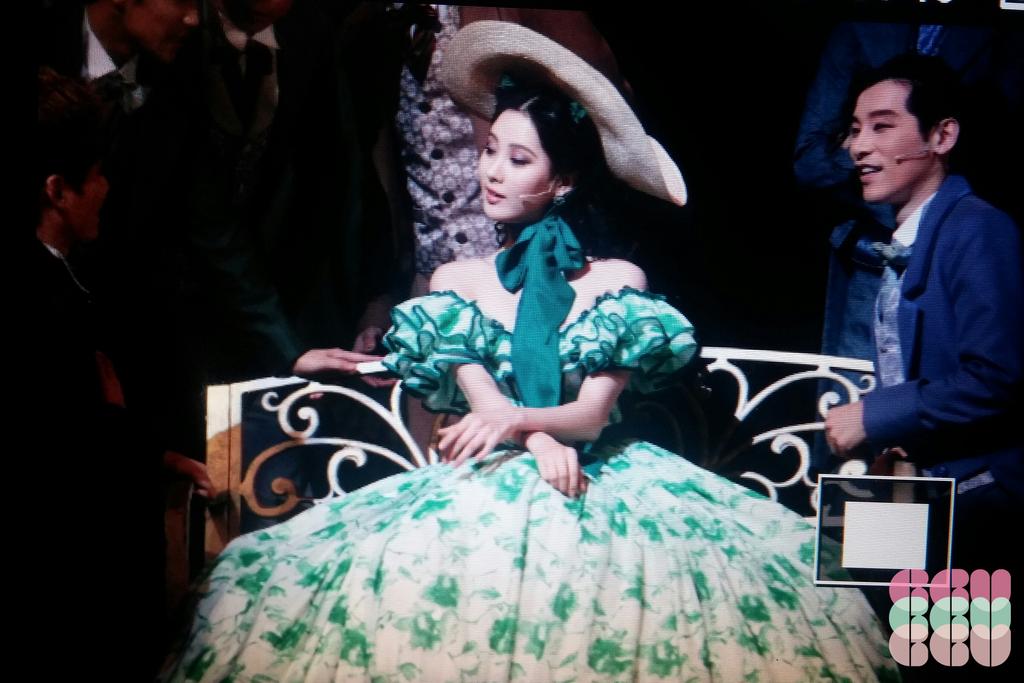 [OTHER][10-11-2014]SeoHyun tham dự buổi họp báo cho vở nhạc kịch mới của cô "Gone With The Wind" - Page 3 B7NPrPGCQAEJx0S