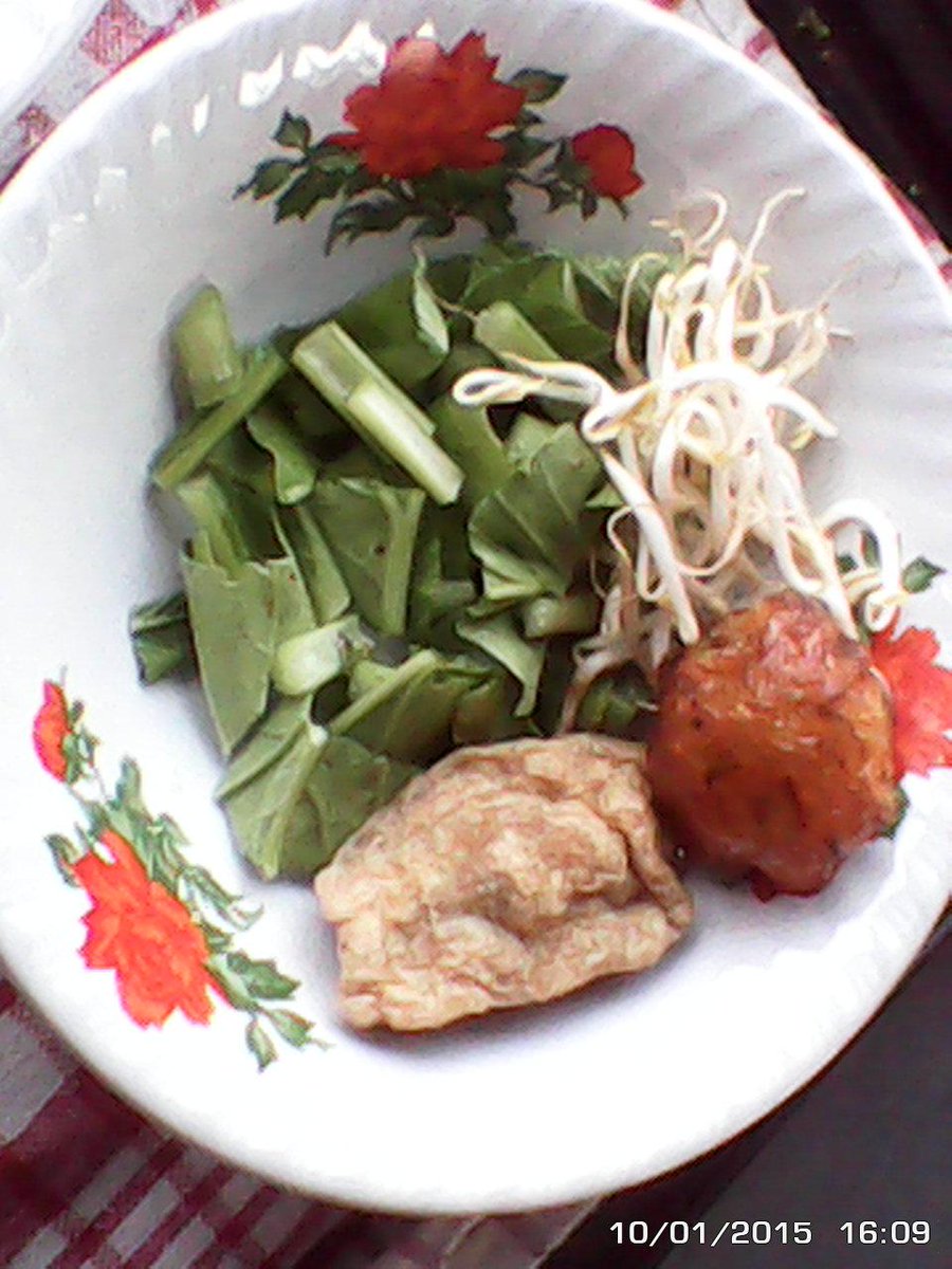 ayue_sembarang's tweet photo. late_dinner@ isi bakso gong di bendosewu talun  blitar. tanpa lontong tpi bsa mengenyangkan perut. &amp; tntu nya nikmat. http://t.co/bpDPSCFQmw