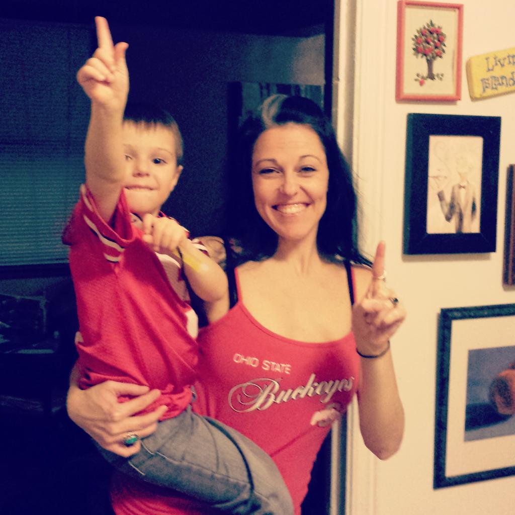 bucklesboots's tweet photo. Our home state and alma mater! #GoBucks #NationalChampionship #BuckeyeNation #OSU #OSUAlumni #TBDBITL #UrbanTheGreat http://t.co/dSed1Z3LJB