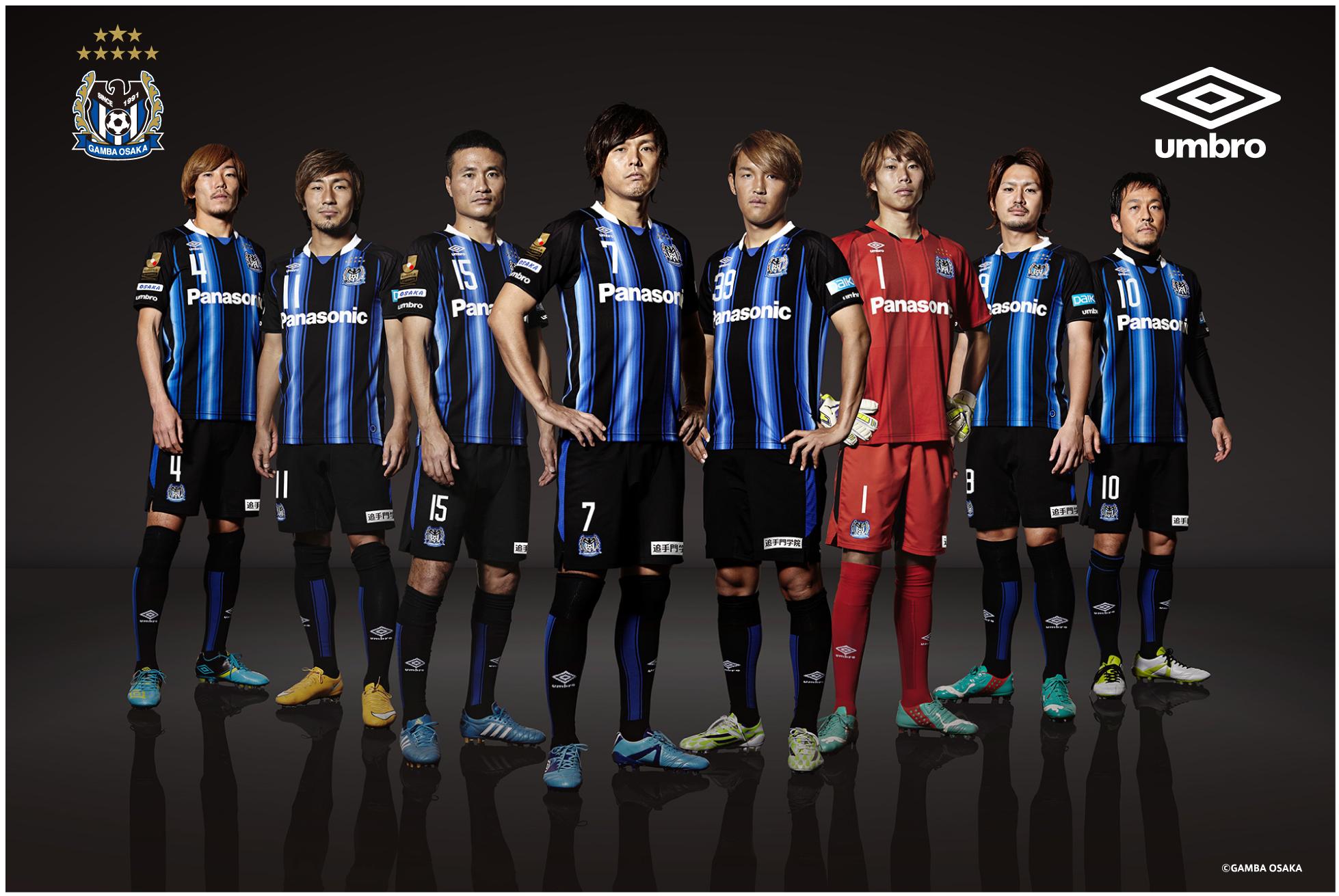 公式 Umbro Japan アンブロ 15年ガンバ大阪ユニフォーム発表 スローガンである Moving G ムービング ジー と連動し 躍動感のあるデザインを採用 選手を後押しする想いをユニホームに込める Umbro Gambaosaka Http T Co N4rswqiam4 Twitter