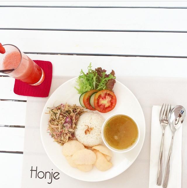 infojogja's tweet photo. isih deres :( RT @honjeresto: Nasi Ayam Honje, pas buat makan siang yg agak terlambat. Mampir Honje Mangkubumi, yuk? 
http://t.co/gsBjcLCkpn
