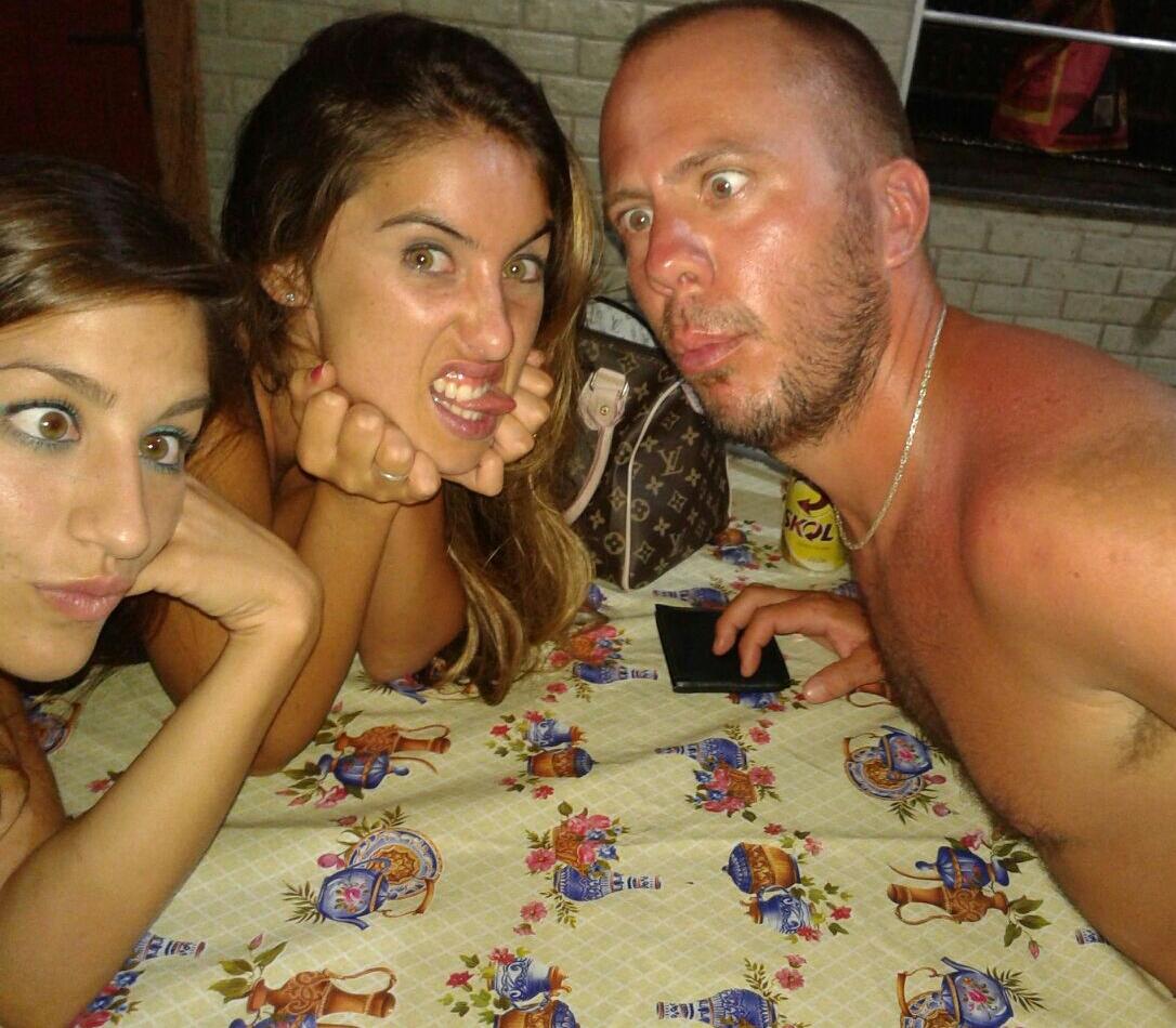 La_tili's tweet photo. Aventuras en Brasil #Salida #Locura  nos encontramos cuando me quedan solo dos dias  :( @PauliiAguilar @GastonPelado http://t.co/JZyknYr3Pz