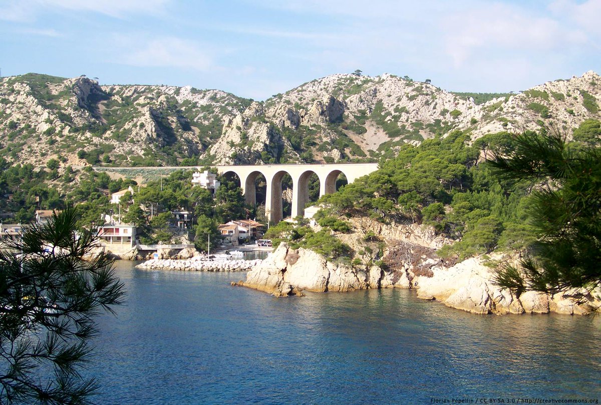 Partez à la découverte des #calanques de la Côte Bleue en train. bit.ly/14Q7tc8