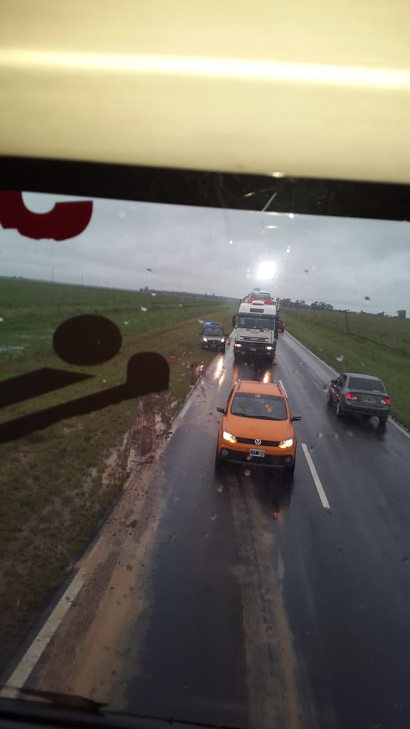 pedroosoriod's tweet photo. Me que enpantanado 8 hora  casi nos mato el colectivo http://t.co/1IF6NXNnEp