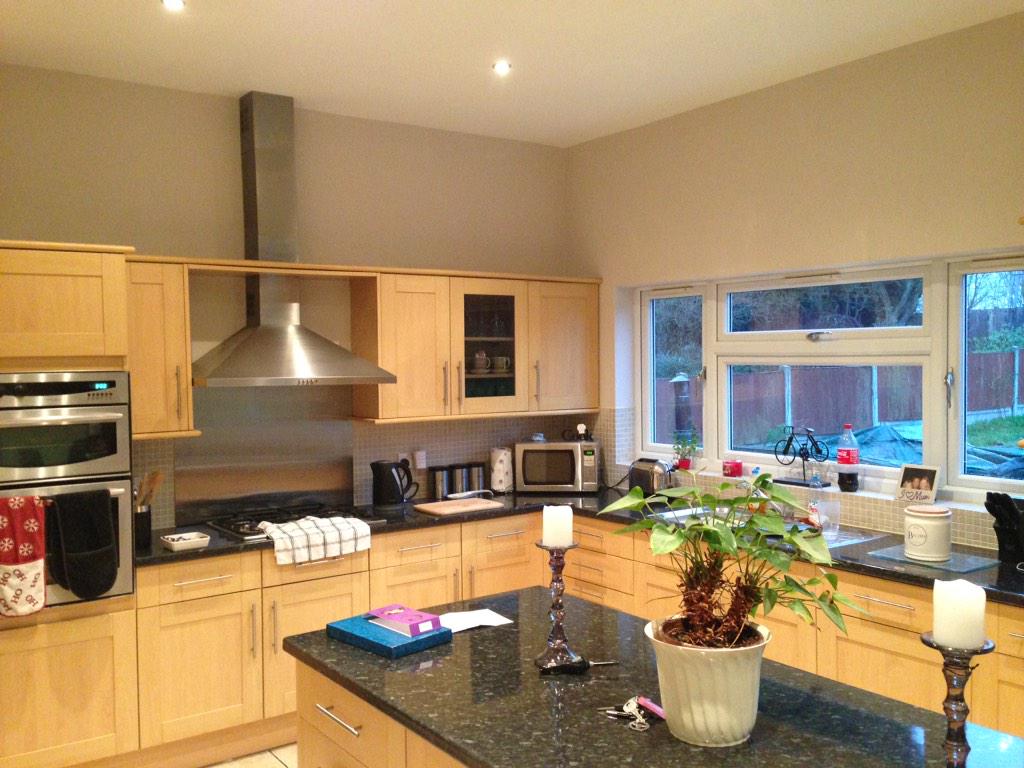 jamierolt's tweet photo. Kitchen repaint #dulux http://t.co/YxK9iaL2pK