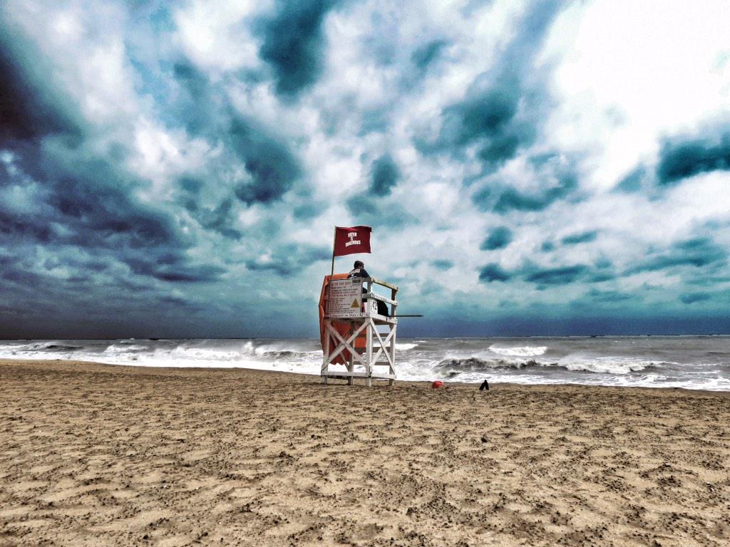 Evan828's tweet photo. Wishin for that warm summer weather and those cool afternoon storms #vbls #lifeguard #oceanrescue http://t.co/bbOCROlmUe
