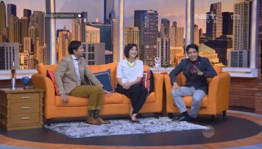 TonightShow_NET's tweet image. And now~ @dindakanyaa udah gabung di #GoodAfternoonNET bareng @vincentrompies  &amp;amp; @desta80s :)
