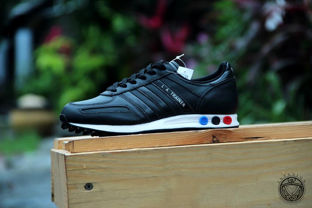 underretail_id's tweet photo. ADIDAS LA TRAINER BALCK WHITE SZ 40 IDR 599,900,- @sepatubersih @SneakickSS @kickSolution @FS_80cs http://t.co/Z1xdPWKvmQ