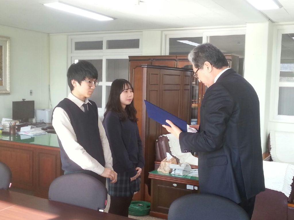 [이종열 이사장] 태안고등학교 장학증서 수여식 
blog.naver.com/tree0140/22023…