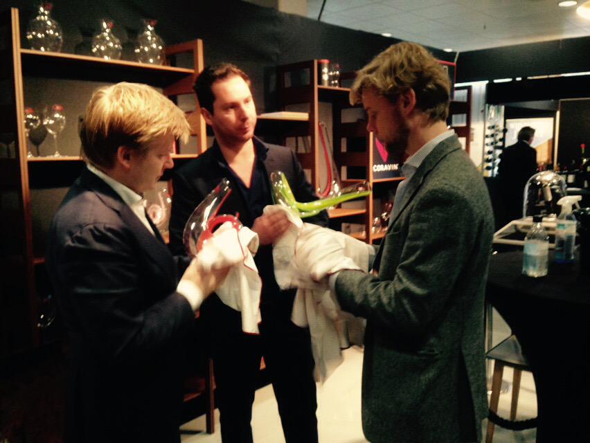 De mannen zijn er klaar voor op stand 510B! <a href="/Coravin/">Coravin</a> #riedel #wineprofessional
