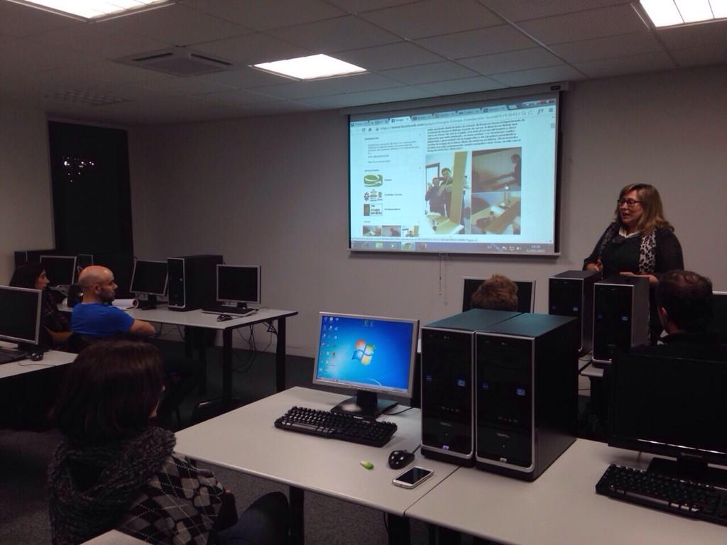 area_escuela's tweet photo. Gracias a @GrupoEmausFS por la  charla de ayer a los alumnos del #master y #cursoPRO social media sobre estrategia :) http://t.co/JZZF7OKz4p
