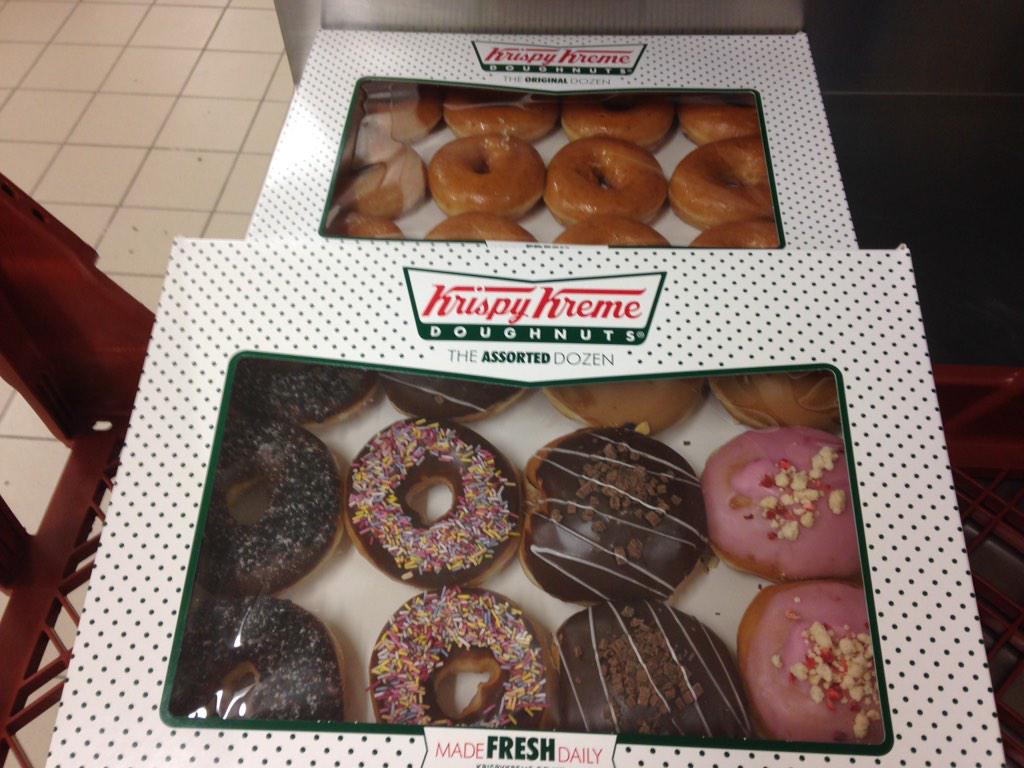 gavincrowe's tweet photo. Breakfast in work is sorted! Cheers boss! 😚 #sugarrush #doughnutcoma http://t.co/F3YP4jkeWd