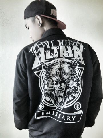 LWAOfficial's tweet photo. Emissary, satu projek merchandise (windbreaker) yang dirilis akhir tahun 2014. Rilisan terbatas. #Emissary http://t.co/npe6KSSsaQ