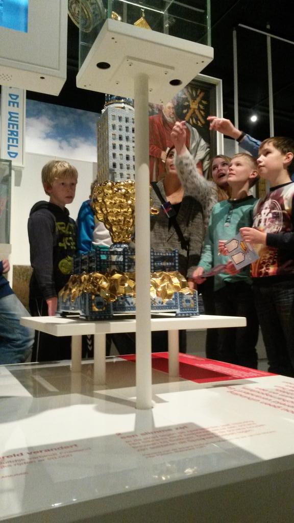 Daniellevpeer's tweet image. Vandaag start Uurcultuur project 3500 kinderen de komende maanden met de bus naar @tryater En @friesMuseum gaan