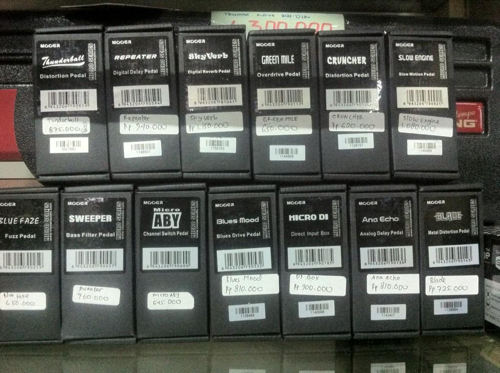 “<a href="/chicsmusik/">Chic's Musik</a>: New arrival stock mooer. Yuk2 diangkut cc: <a href="/DavidQlintang/">David qlintang DVQL</a> <a href="/ewricked/">Erik Andrianto</a> ”wow gw pake tuh 3 biji, haha..