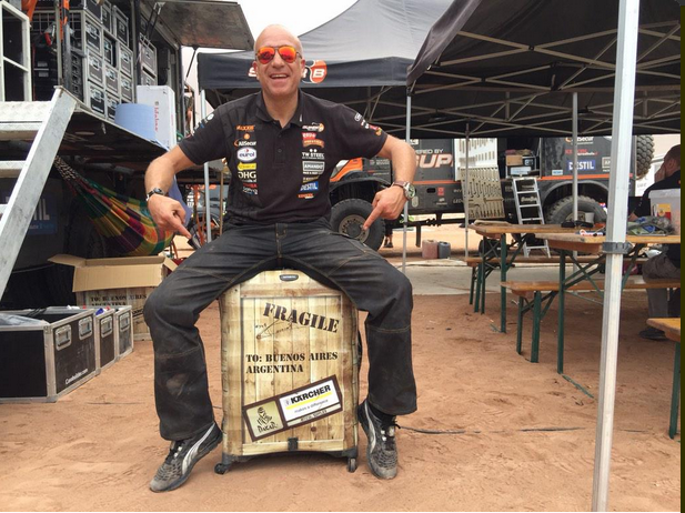 KarcherNL's tweet photo. Volg ons + RT de acties met #koffer en
maak kans op deze Limited Edition Samsonite Dakar koffer
 #dakar2015 #koffer http://t.co/msWWGX9tvW