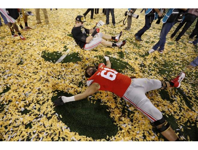 13abc's tweet photo. This may be my favorite picture of the morning #confettiangel @dispatch #OREvsOSU http://t.co/1cX4ZEw5PY