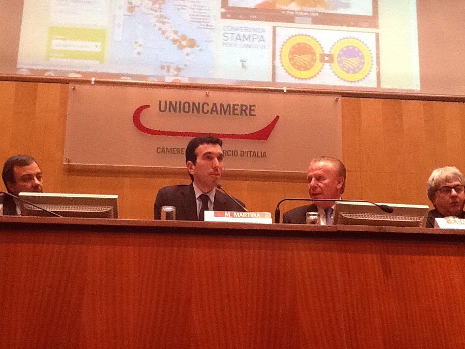 IQEX_Food's tweet photo. Ministro Martina: l'agroalimentare italiano e' la metafora del cambiamento @MipaafSocial #iqex #Expo2015 http://t.co/zzWJpO7hDR