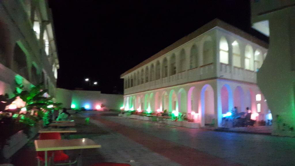 HornExpert's tweet photo. PIC:Hotel Business in Mogadishu booming. One of the 5-Star hotels. #PeaceandDev't for #Somalia. http://t.co/AicFLvyWMK