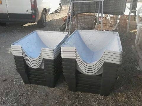 HurttaHelppi's tweet photo. Kyproskoirien + HH:n yhteistuumin hankitut 11 koirankoppia on saatu perille Aradippuolle! Iso #KIITOS tukijoille! http://t.co/Q13LFhzU5j