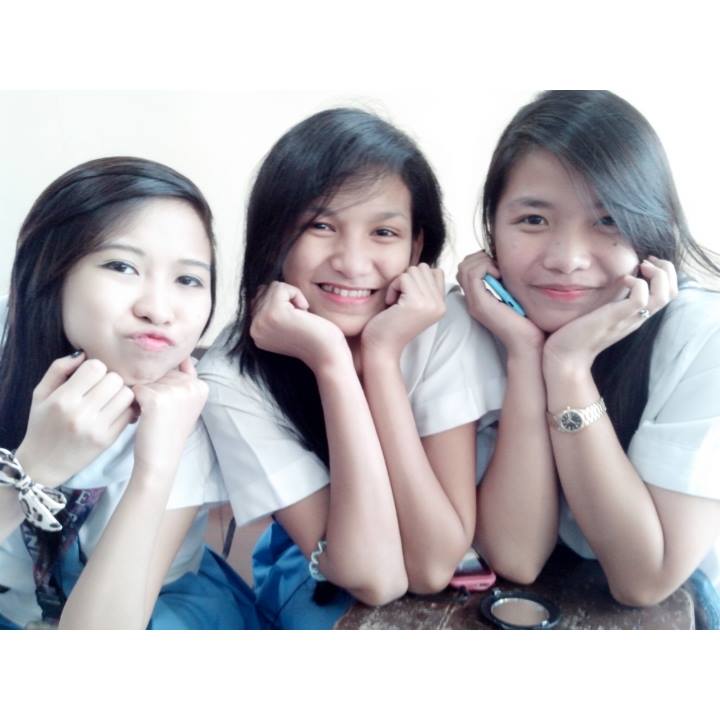 Ninnyyaanggg's tweet photo. Buddys!!!♥♥♥ @OhhHellonna #Phaneng http://t.co/aEtkLoIX1o