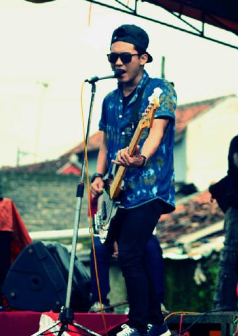 SNS_melodic's tweet photo. Bahaya -__- RT @Luqmancorner: Mirip tukang urut cimande kaka "@SNS_melodic: Si kaka ganteng nih @gumilar_10 :D http://t.co/lcJ7ofjMud