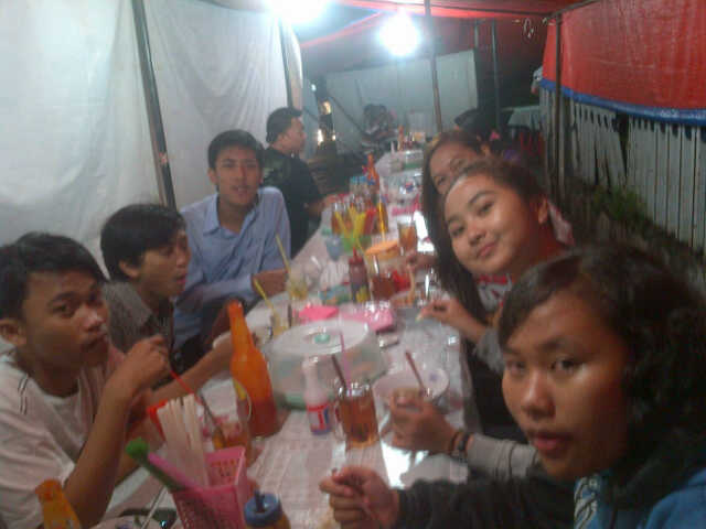 Jauh2 ke dr.cipto cuma mau makan baso sama kalian *peluukkk