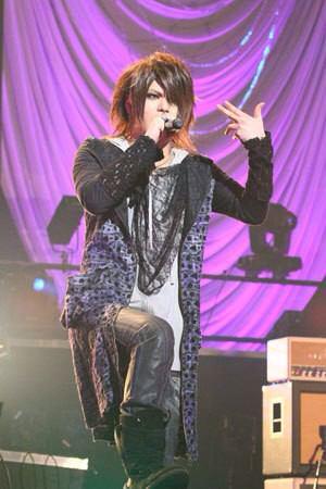 the LYRE ピアス / K18YG vistlip 智 the LYRE ピアス / K18YG vistlip 智
