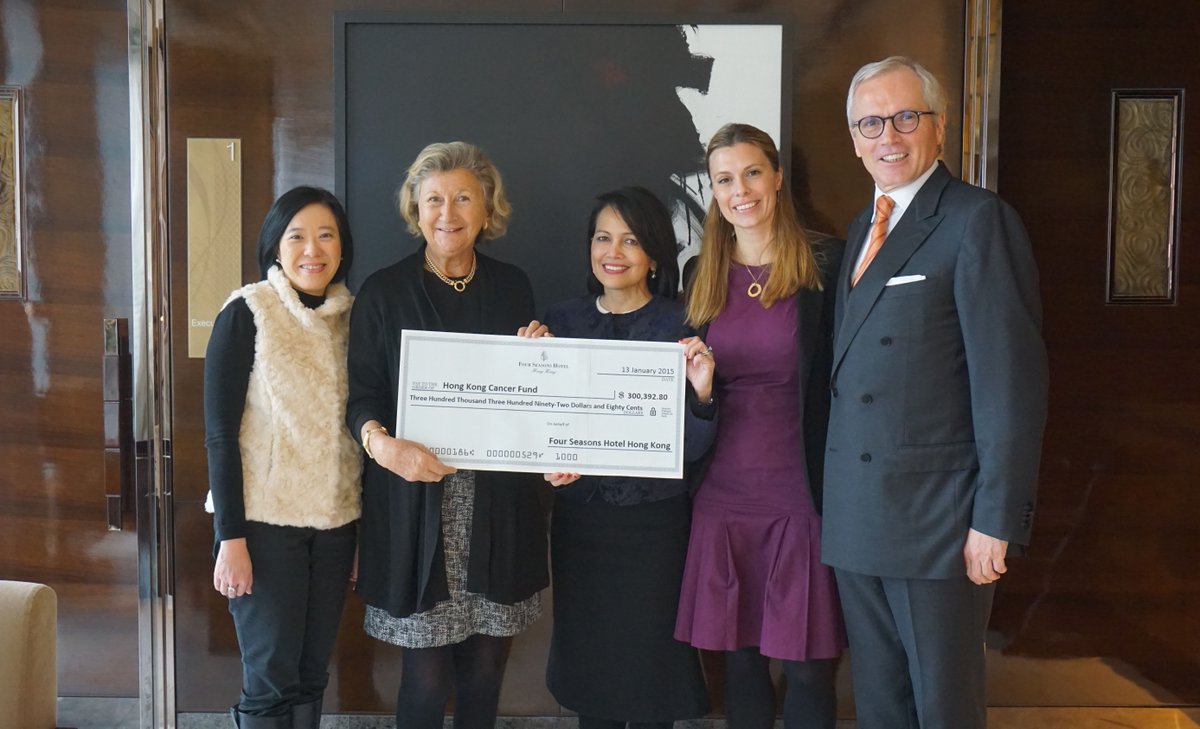 FSHongKong's tweet image. We're honoured to present this cheque for over HK$300,000 to Hong Kong Cancer Fund today. #FSValues