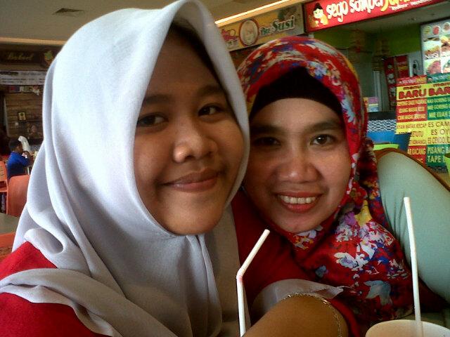 Nadaa_NF's tweet photo. Och iyakach"@AtusMvp: Muha mama" to brrti ikam =))"@Nadaa_NF: Bedua beading jar-_- http://t.co/01txbIf9rS""