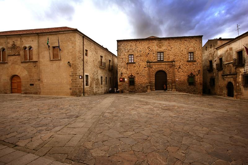 The New York Times elige a Cáceres entre las ciudades que hay que visitar en 2015 viajestic.com/destinos/2015/… <a href="/viajestic/">viajestic</a>