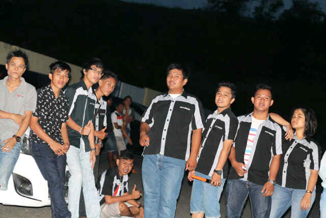 abrocommbungo's tweet photo. Kopdar!, selfi duluuu :D http://t.co/79Tc00AVpR