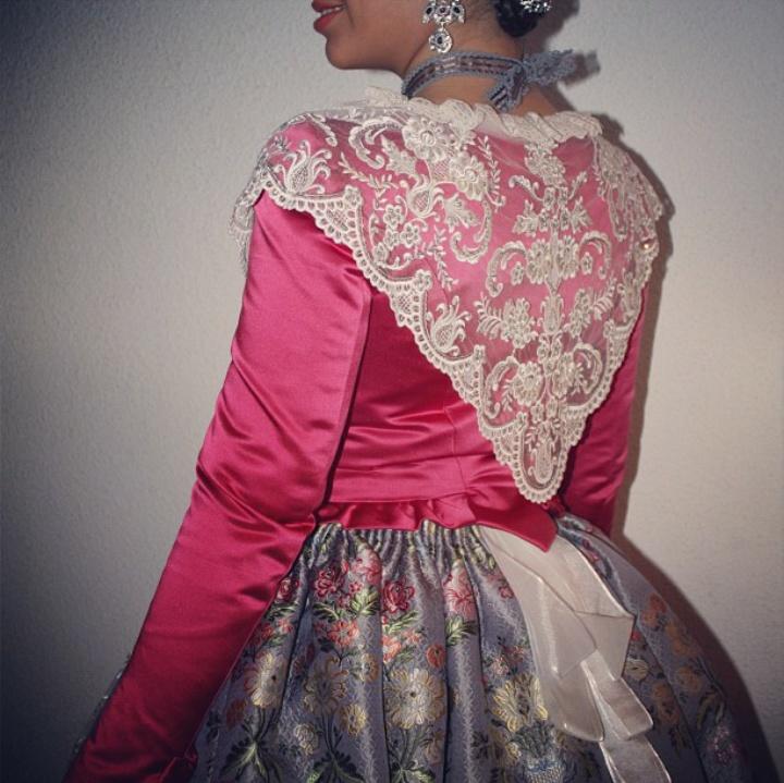 lgtt___'s tweet photo. Mis ganas de vestirme de fallera no son normales... 😢 #memories #fallas2014 http://t.co/H4zVTdWYO4