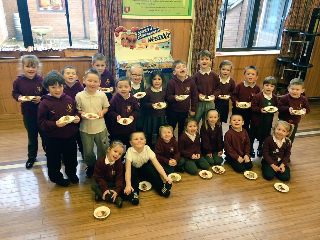 We've had a wonderful afternoon designing healthy breakfasts with <a href="/TescoMaesteg/">Tesco Maesteg</a> and <a href="/DavidWeetabix/">David Hartshorn </a> #FP #scrumptious
