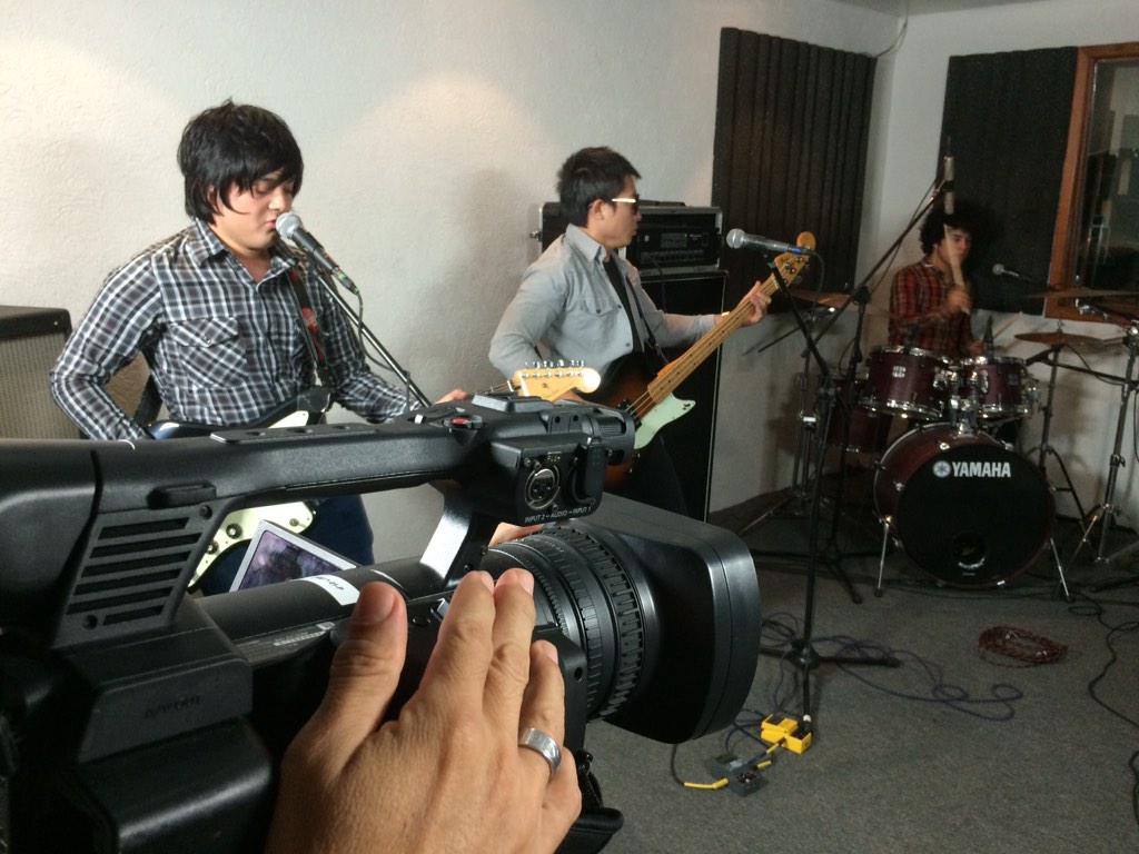 RockulturaRed's tweet photo. Primera sesión grabada para Rockultura REC, con Monkids y BecomingAshes. Próximamente por Telemar Yuc y Telecable http://t.co/d1Nl4EtmrJ