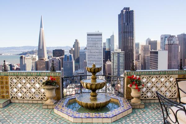 SFBusinessTimes's tweet photo. A peek inside San Francisco’s most expensive penthouse hotel suite http://t.co/d03MCqMW34 @FairmontSF @FairmontHotels http://t.co/Ait7wk0Vzw