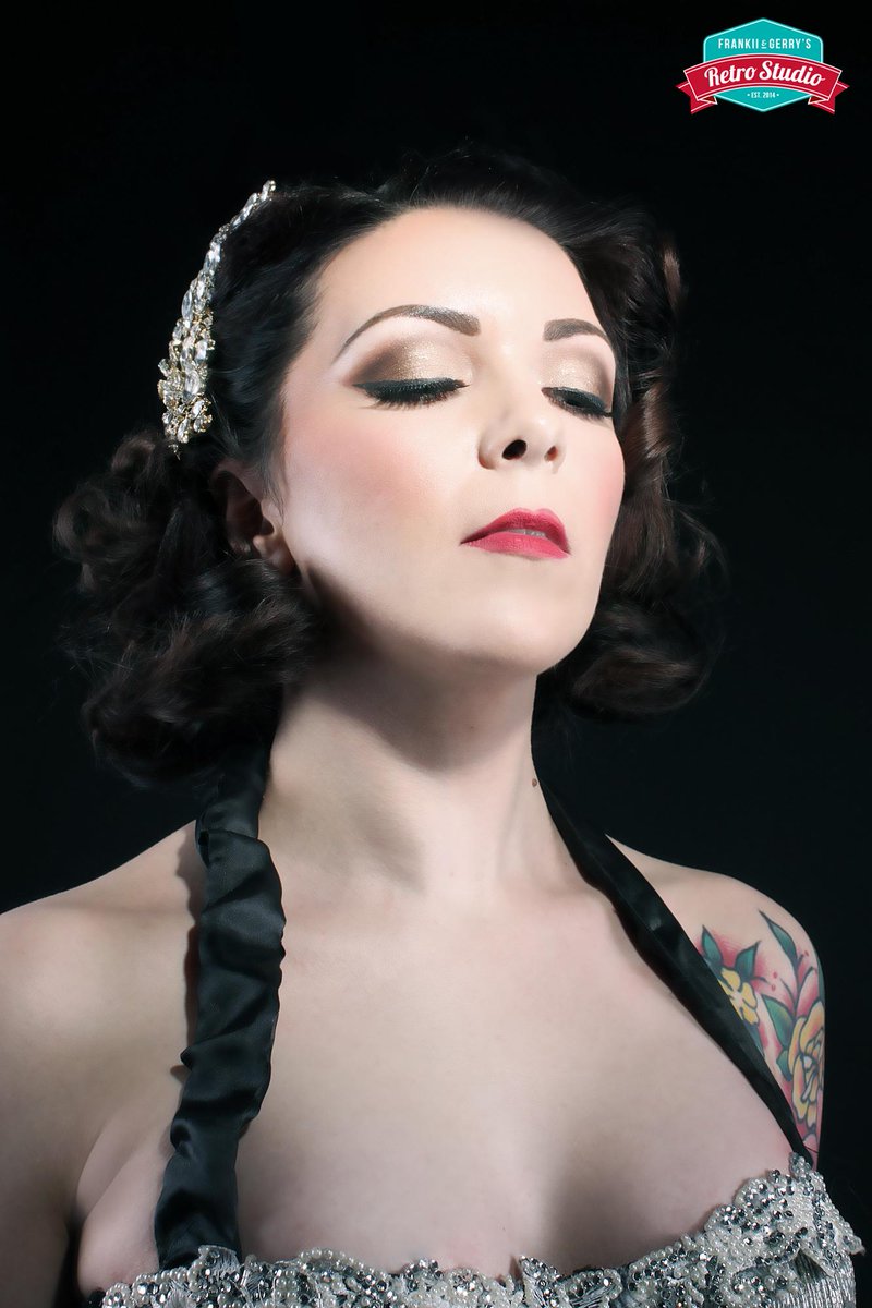 <a href="/kittykerrymua/">Kitty Kerry MUA</a> beautiful makeup on #showgirl <a href="/bettydlight/">Betty Rose Royal</a>
#makeover #retromakeover #burlesque frankiiandgerrys.com